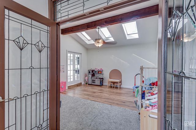 6413 Gina Court, Bakersfield, CA 93308