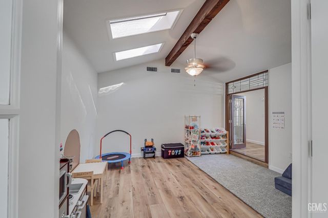 6413 Gina Court, Bakersfield, CA 93308