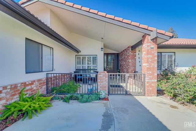 6413 Gina Court, Bakersfield, CA 93308