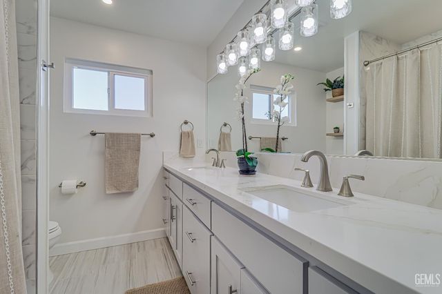 6413 Gina Court, Bakersfield, CA 93308