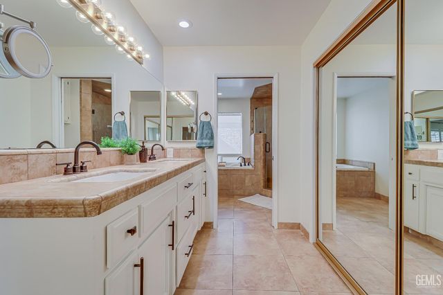 6413 Gina Court, Bakersfield, CA 93308