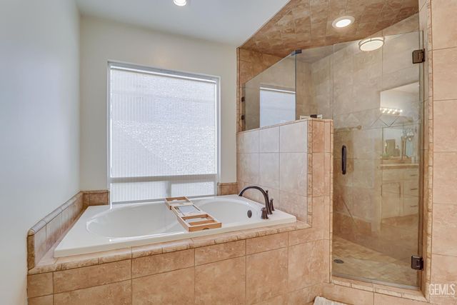 6413 Gina Court, Bakersfield, CA 93308