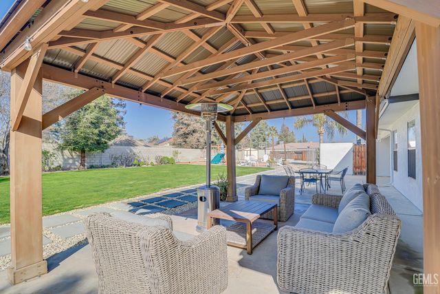 6413 Gina Court, Bakersfield, CA 93308