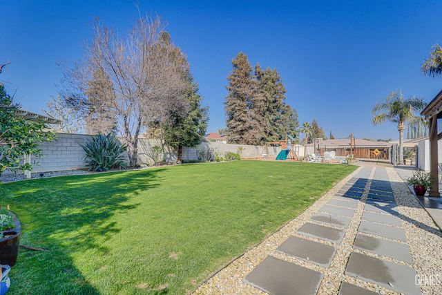 6413 Gina Court, Bakersfield, CA 93308
