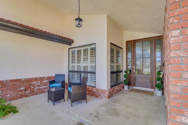 6413 Gina Court, Bakersfield, CA 93308