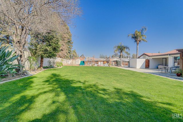 6413 Gina Court, Bakersfield, CA 93308