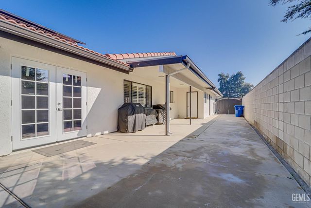 6413 Gina Court, Bakersfield, CA 93308