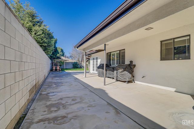 6413 Gina Court, Bakersfield, CA 93308