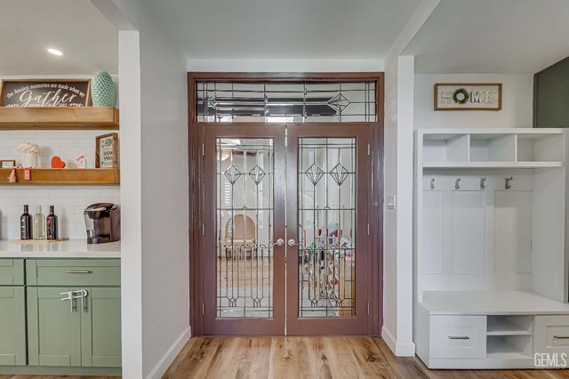 6413 Gina Court, Bakersfield, CA 93308