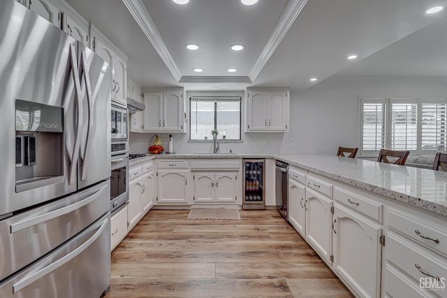 6413 Gina Court, Bakersfield, CA 93308