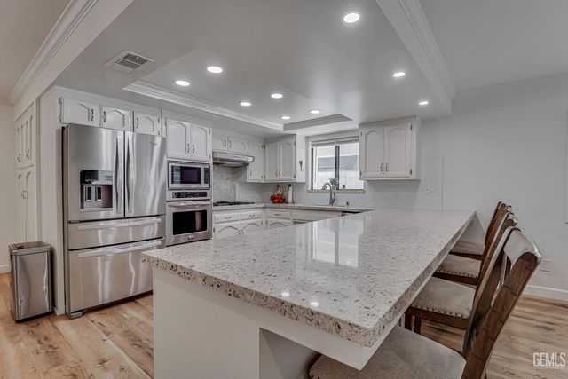 6413 Gina Court, Bakersfield, CA 93308