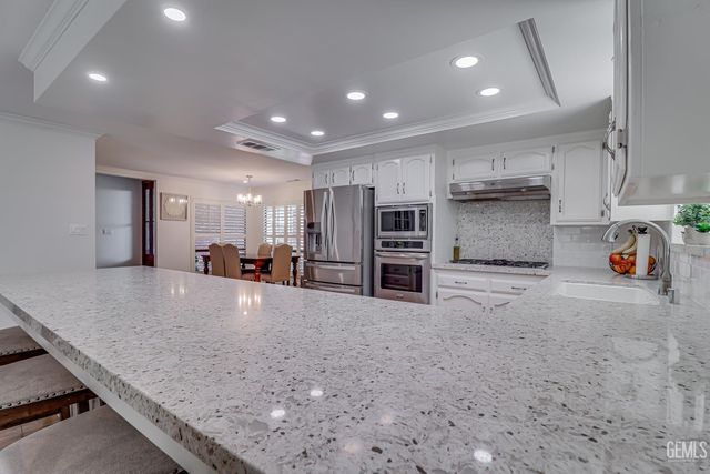 6413 Gina Court, Bakersfield, CA 93308