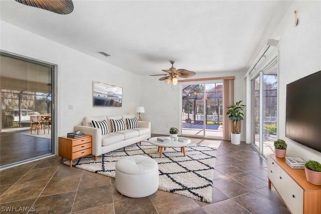 360 16th AVE NW, Naples, FL 34120