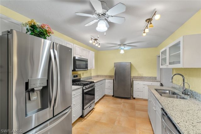 360 16th AVE NW, Naples, FL 34120