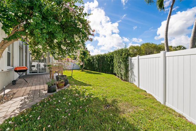 1337 Fairfax Cir, Boynton Beach, FL 33436