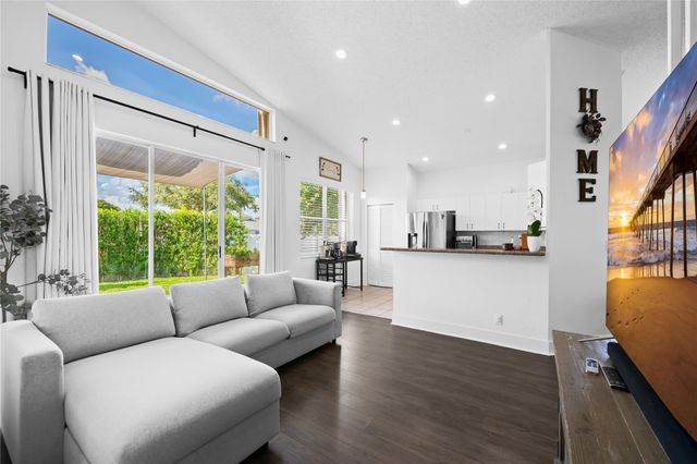 1337 Fairfax Cir, Boynton Beach, FL 33436