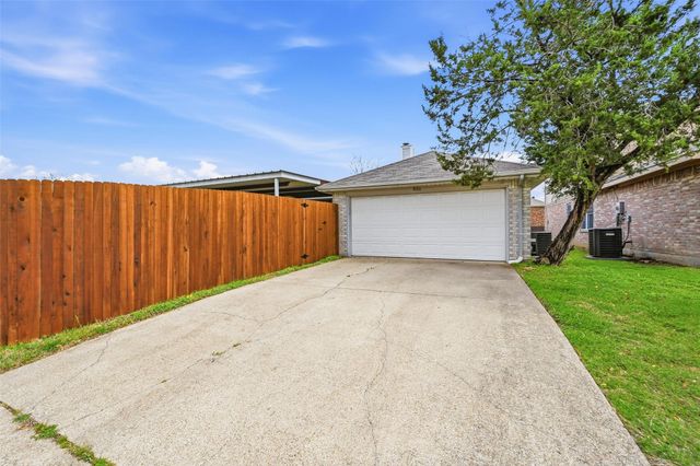 806 Springfield Drive, Cedar Hill, TX 75104