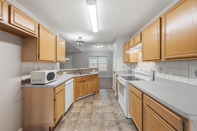 806 Springfield Drive, Cedar Hill, TX 75104