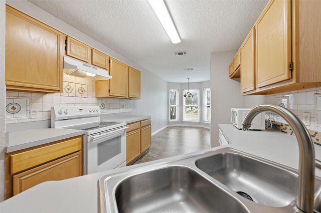 806 Springfield Drive, Cedar Hill, TX 75104