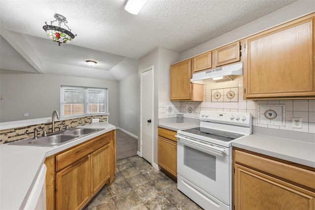 806 Springfield Drive, Cedar Hill, TX 75104