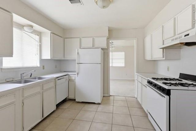 1655 Hawthorne Street, Houston, TX 77006