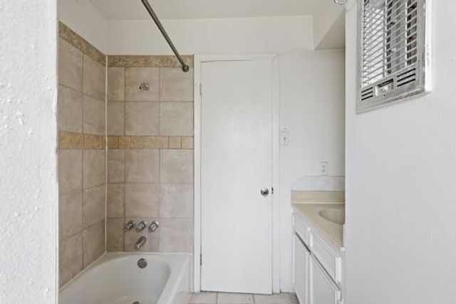 1655 Hawthorne Street, Houston, TX 77006