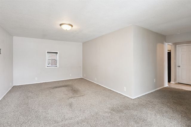 6905 SW 16th Street, Des Moines, IA 50315