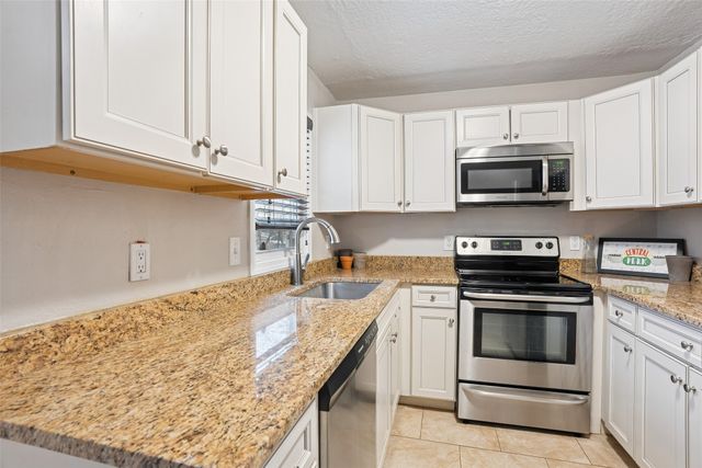 6905 SW 16th Street, Des Moines, IA 50315