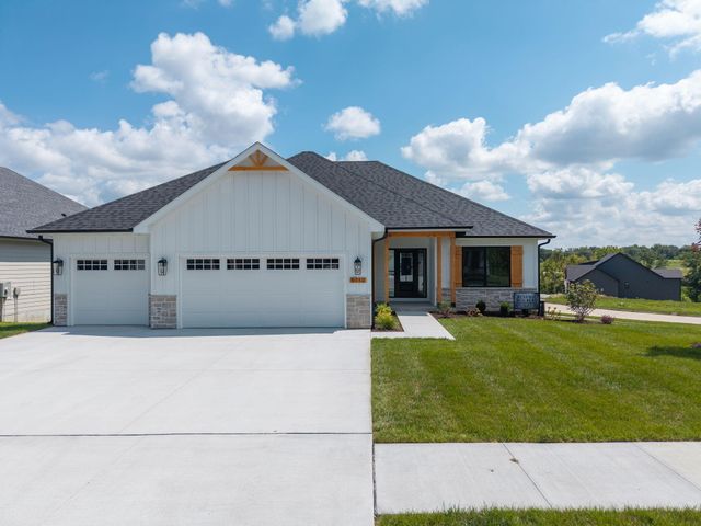5112 WHISPER DR, Columbia, MO 65203