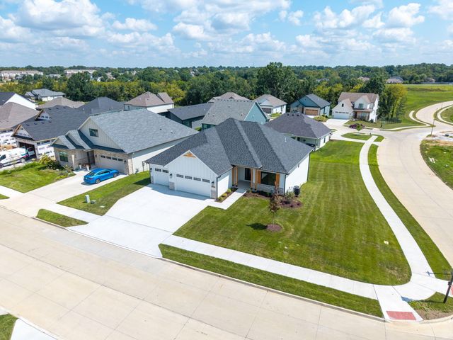 5112 WHISPER DR, Columbia, MO 65203