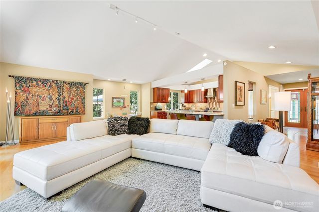 42 Twinsview Court, Port Ludlow, WA 98365