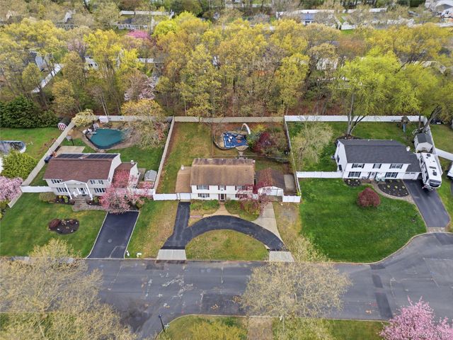 27 Millbury Lane, Setauket, NY 11720