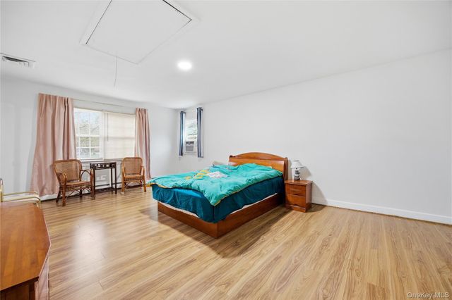 27 Millbury Lane, Setauket, NY 11720