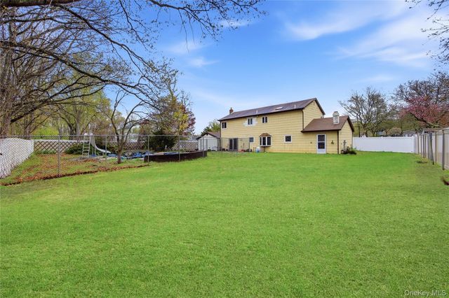 27 Millbury Lane, Setauket, NY 11720