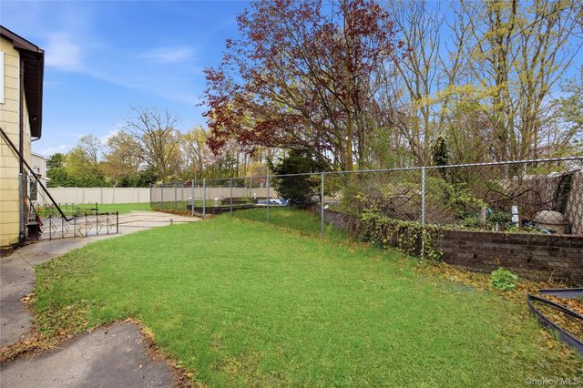 27 Millbury Lane, Setauket, NY 11720