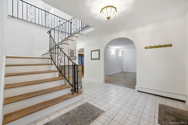 27 Millbury Lane, Setauket, NY 11720