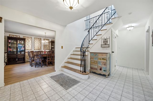 27 Millbury Lane, Setauket, NY 11720