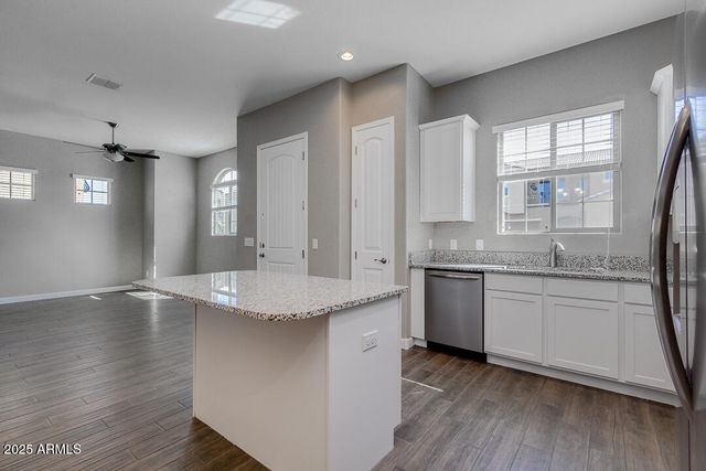 1367 S COUNTRY CLUB Drive 1322, Mesa, AZ 85210