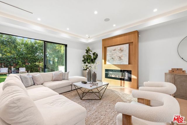 5945 Hesperia Avenue, Encino (los Angeles), CA 91316