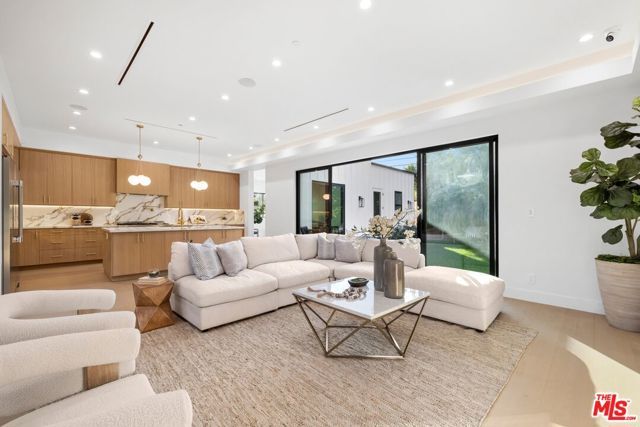 5945 Hesperia Avenue, Encino (los Angeles), CA 91316