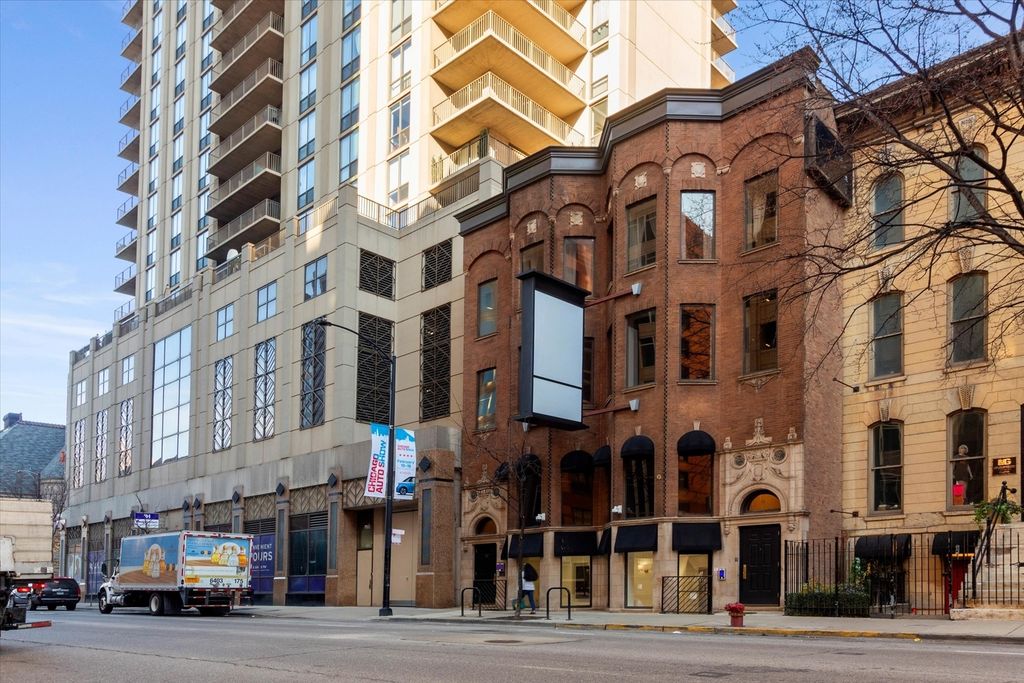 22 W Ontario Street 300-C, Chicago, IL 60654