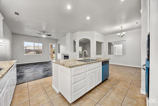 12606 Knights Bridge Place, Bakersfield, CA 93312