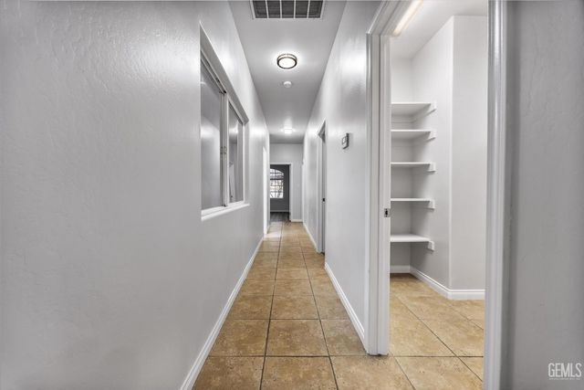 12606 Knights Bridge Place, Bakersfield, CA 93312