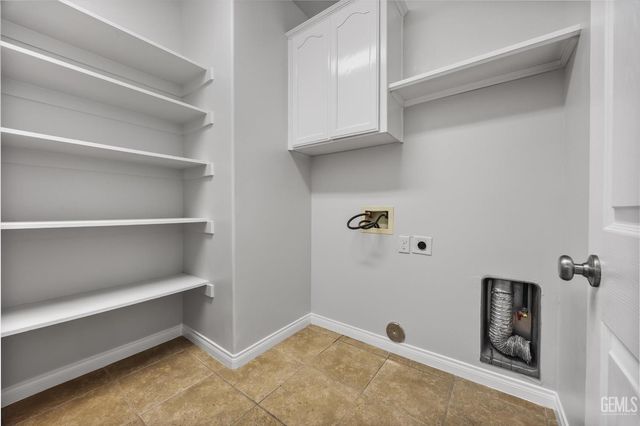 12606 Knights Bridge Place, Bakersfield, CA 93312