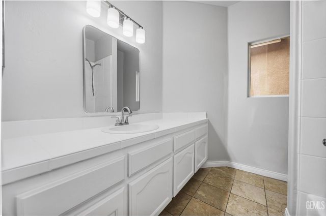 12606 Knights Bridge Place, Bakersfield, CA 93312