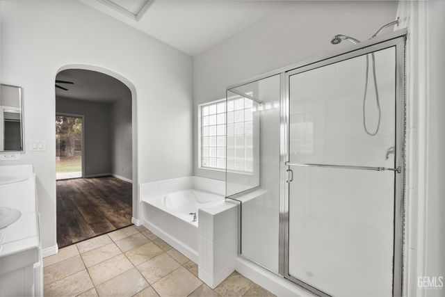 12606 Knights Bridge Place, Bakersfield, CA 93312