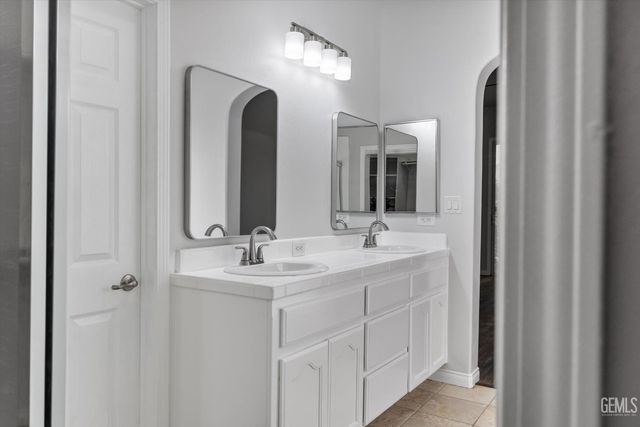 12606 Knights Bridge Place, Bakersfield, CA 93312