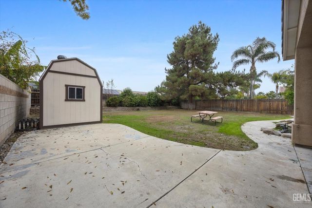 12606 Knights Bridge Place, Bakersfield, CA 93312