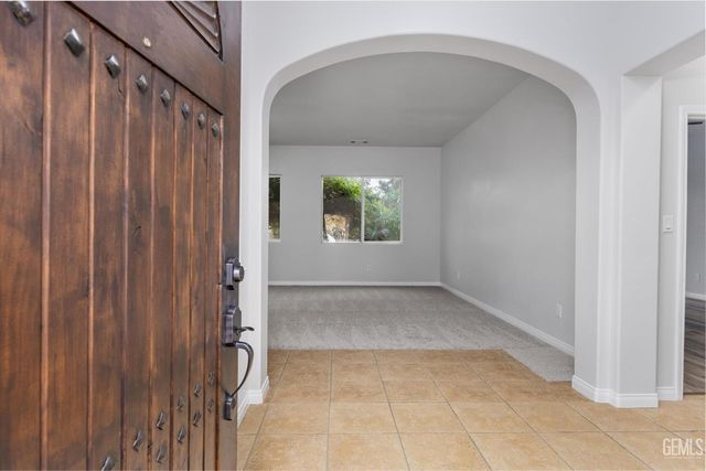 12606 Knights Bridge Place, Bakersfield, CA 93312