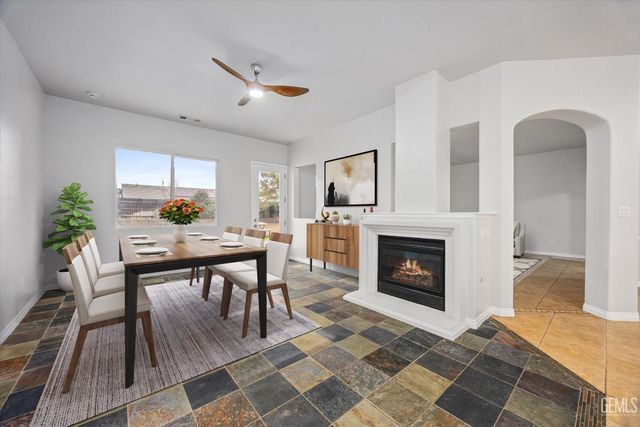 12606 Knights Bridge Place, Bakersfield, CA 93312